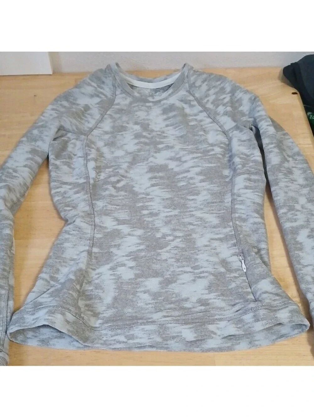 lululemon athletica Womens XS Gray Camo Long Sleeve Crew Neck Raglan Top